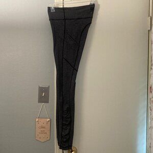 Lululemon Speed Tight IV in black and gray herringbone, sz. 6